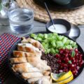 Bowl au poulet, au quinoa, au concombre et grenade