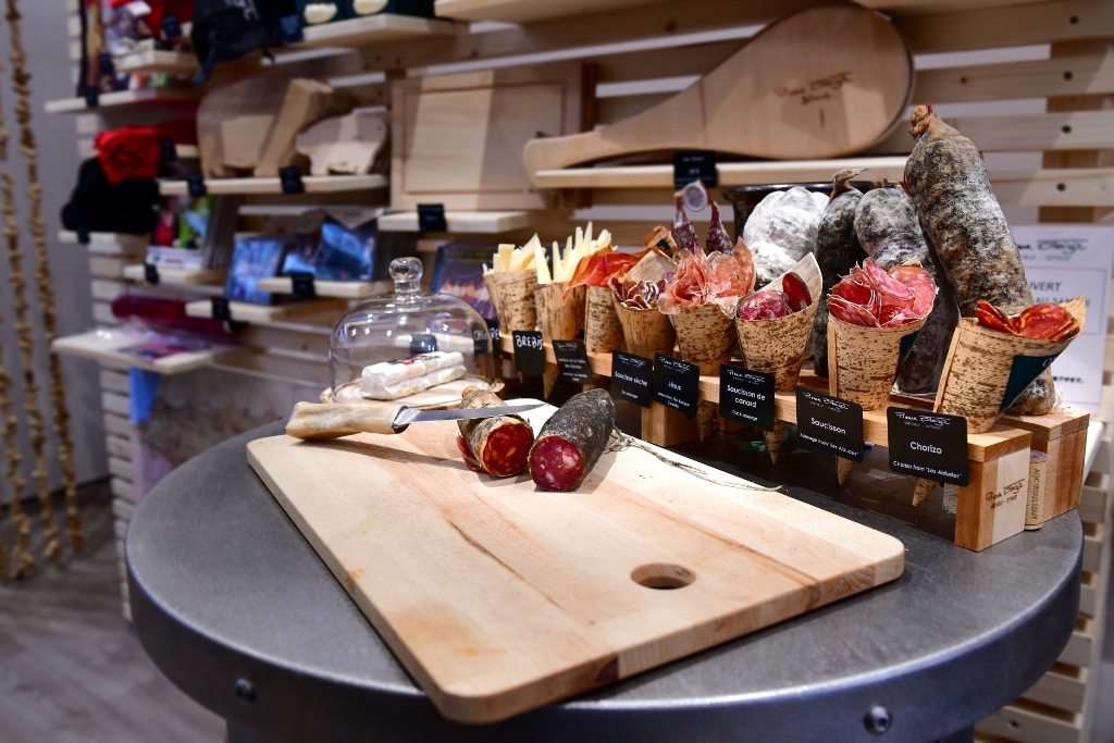 Façade boutique Pierre Oteiza rue des Remparts Bordeaux