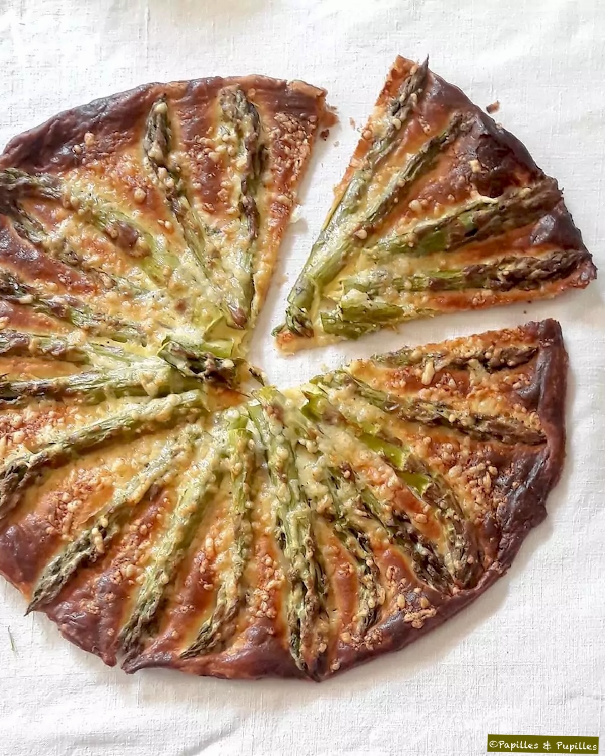 Tarte aux asperges vertes, moutarde et Cantal
