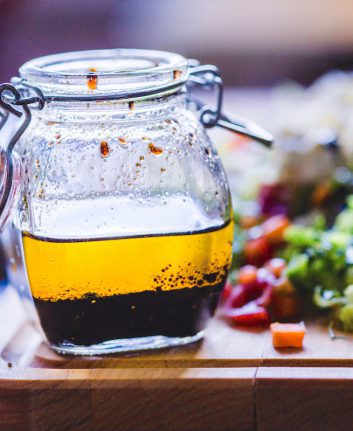 Vinaigrette © Ksenija Toyechkina shutterstock