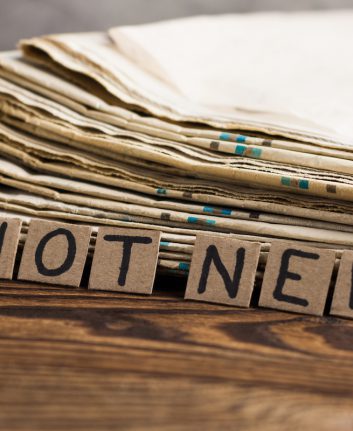 Hot news ©Photo Kozyr shutterstock