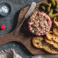 Steak tartare et son aïoli au piment fumé