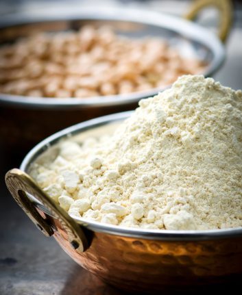 Farine de pois chiche © zoryanchik shutterstock