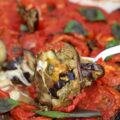 Aubergines rôties, tomates et pesto