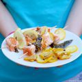 Brochettes de saumon, courgettes et sauce au basilic