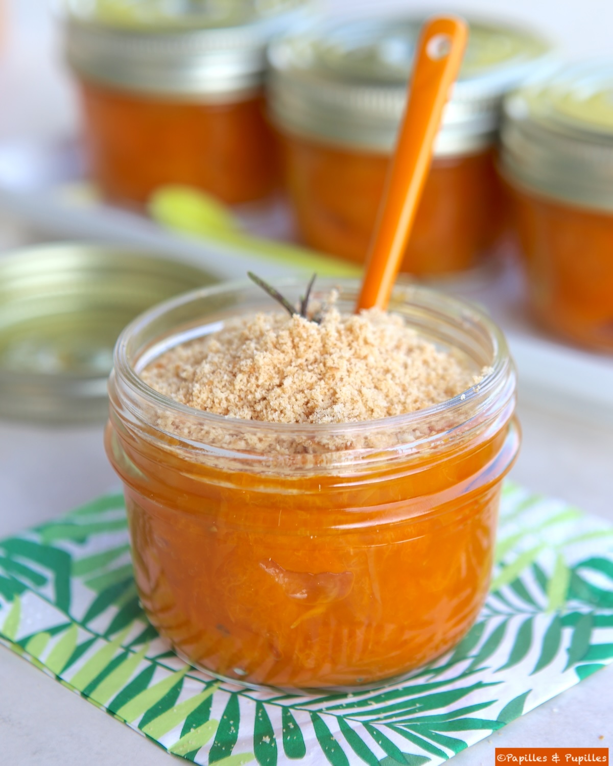 Crumble express d'abricots au romarin