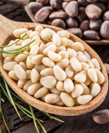 Pignons de pins ©De Valentyn Volkov shutterstock