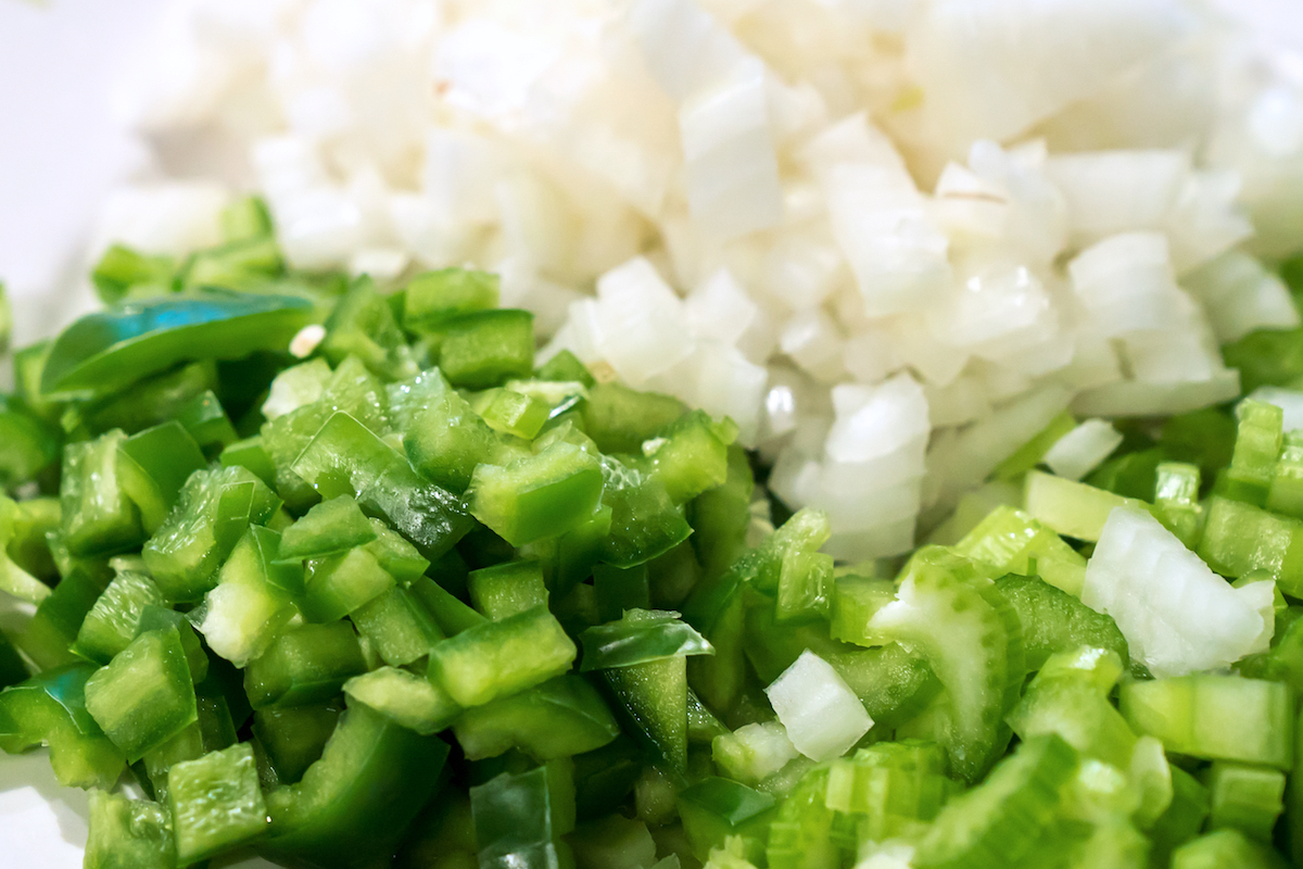 Sainte Trinité de la cuisine cajun - Poivron vert, céleri et oignon ©Silent O shutterstock