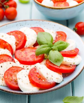 Salade Caprese ©Gita Kulinitch Studio. shutterstock
