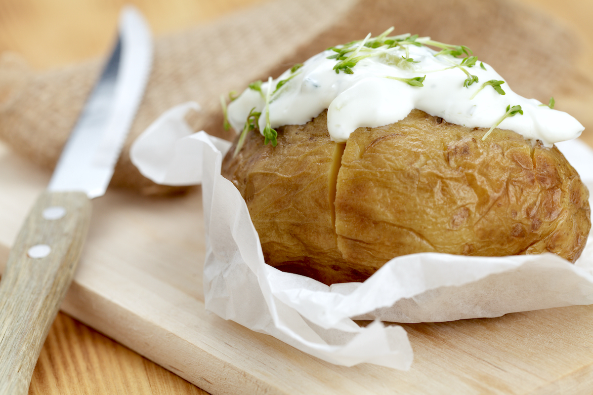 Pomme de terre au four et crème aigre ©manulito shutterstock
