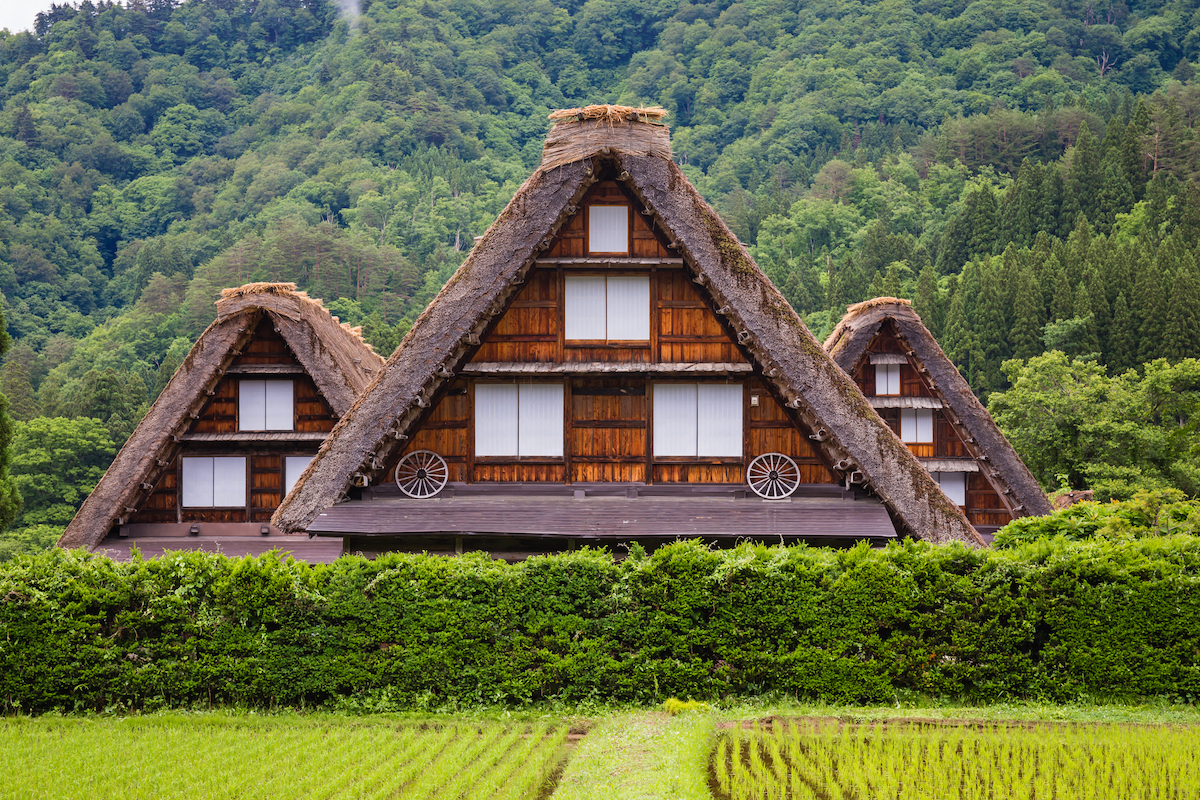 Traditional and Historical Japanese village Shirakawago ©Pakpoom Phummee. shutterstock