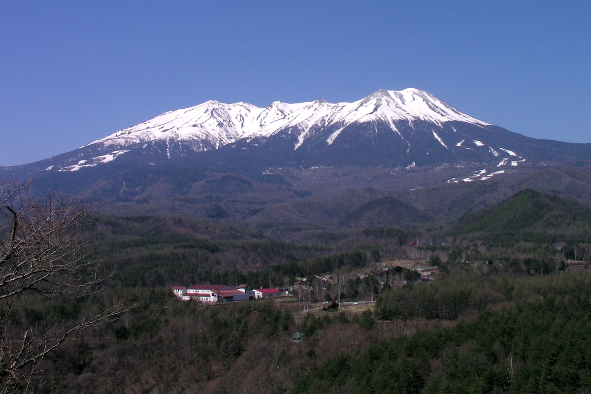 Mont Ontake enneigé - Photo prise depuis le col Kuzo ©Atsushi Ueda CCBYSA3.0