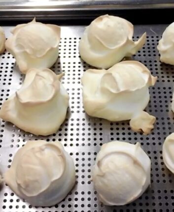 Blancs en neige à la cuillère à glace
