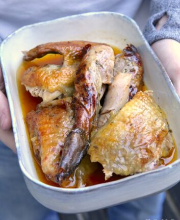 Pintade en cocotte au four, sauce miel et piment