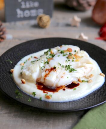 Cabillaud, purée de chou-fleur et pignons de pin