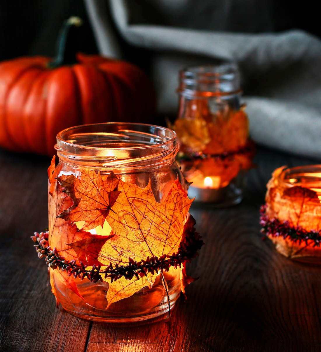 Lanternes feuilles d'automne ©Agnes Kantaruk. shutterstock