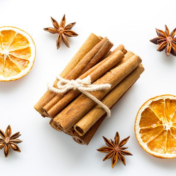 Oranges séchées cannelle anis étoilé ©marcinm111 shutterstock