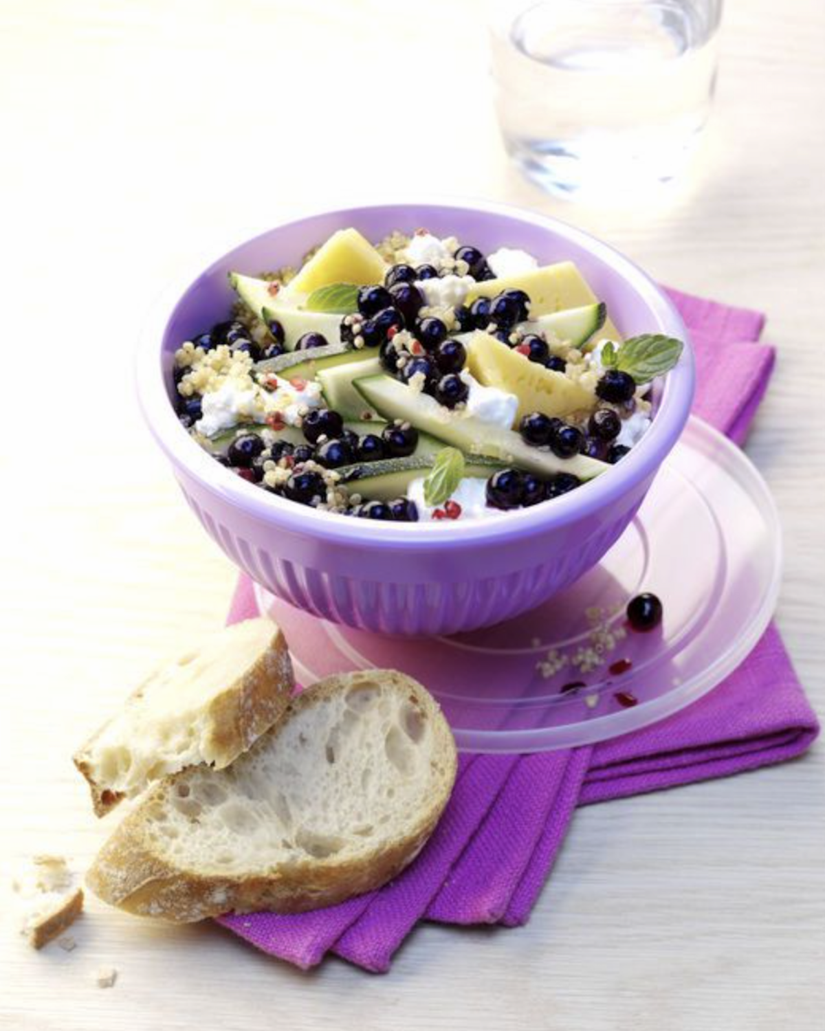 Salade de quinoa aux myrtilles ©Wild Blueberry Association of North America
