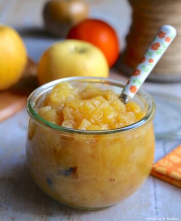 Compote de pommes, jus d’orange et vanille