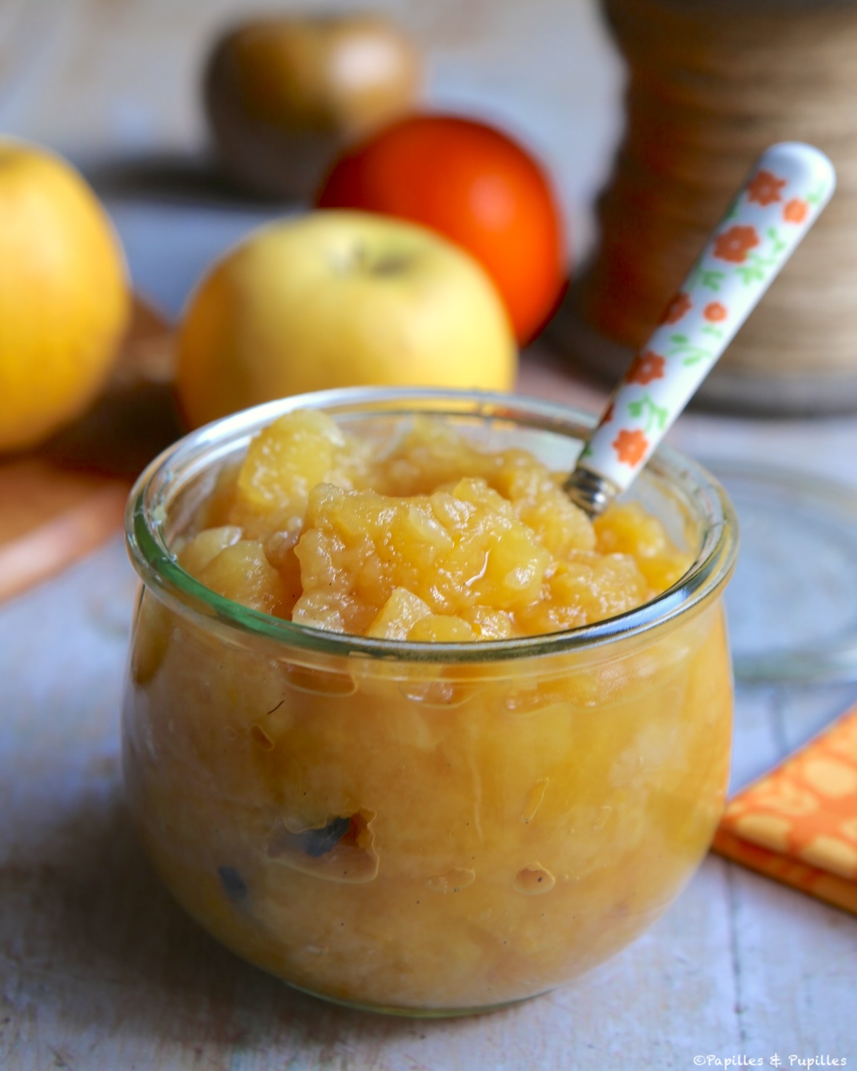 Compote de pommes, jus d’orange et vanille