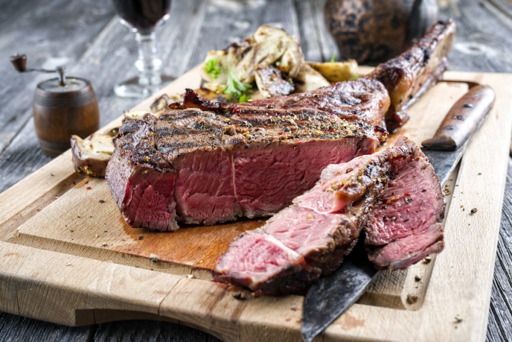 Comment cuire une côte de boeuf au four : un régal
