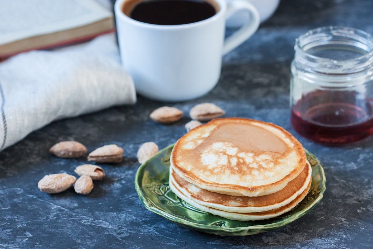 Pancakes au lait d'amande © Igor Deyashkin, Shutterstock