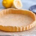 Pâte à tarte cuite à blanc ©Africa Studio shutterstock