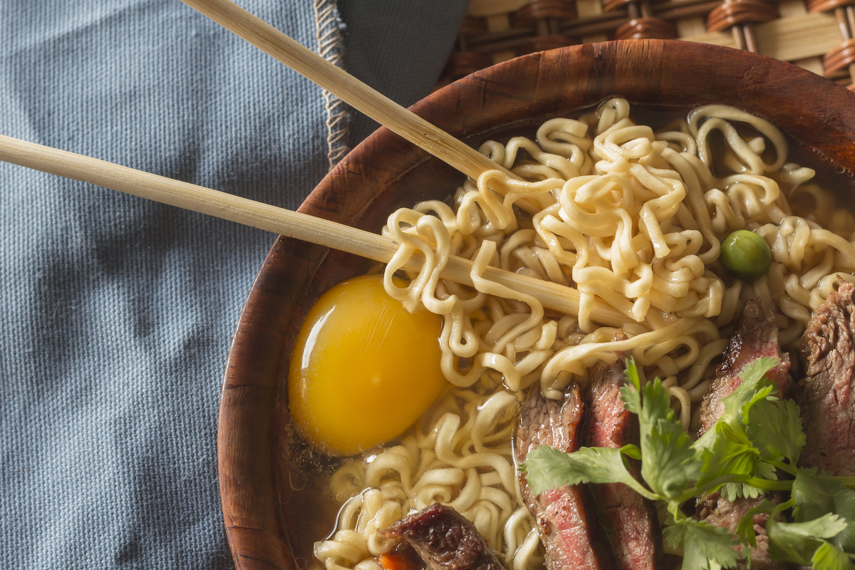 Ramen cuites boeuf et ooeuf © Ezume Images shutterstock
