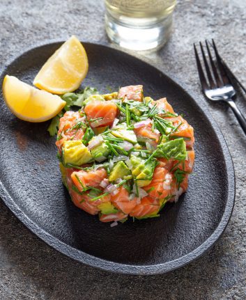 Ceviche saumon avocat - Nikkei Food ©Larisa Blinova shutterstock