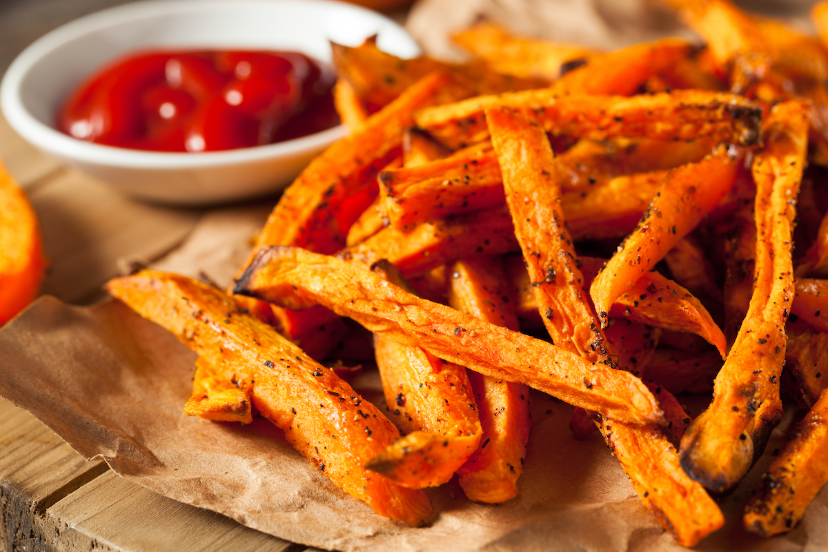 Frites de patate douce au four ©Brent Hofackershutterstock