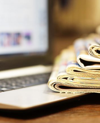 Revue de Presse ©Photo Kozyr shutterstock