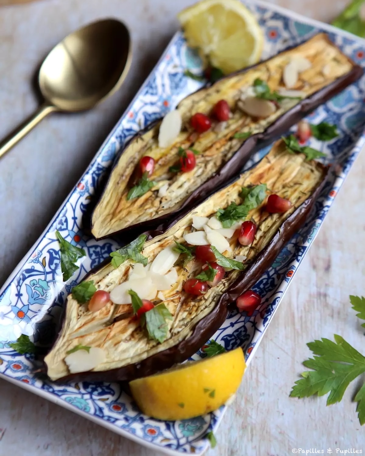 Aubergines cuites au four, amandes et grenade