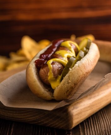 Hot dog ©nikolaskus shutterstock