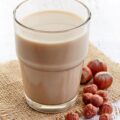Lait de noisettes ©Shutterstock