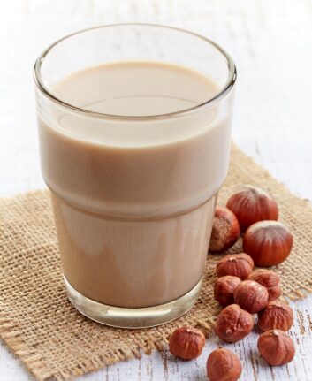 Lait de noisettes ©Shutterstock