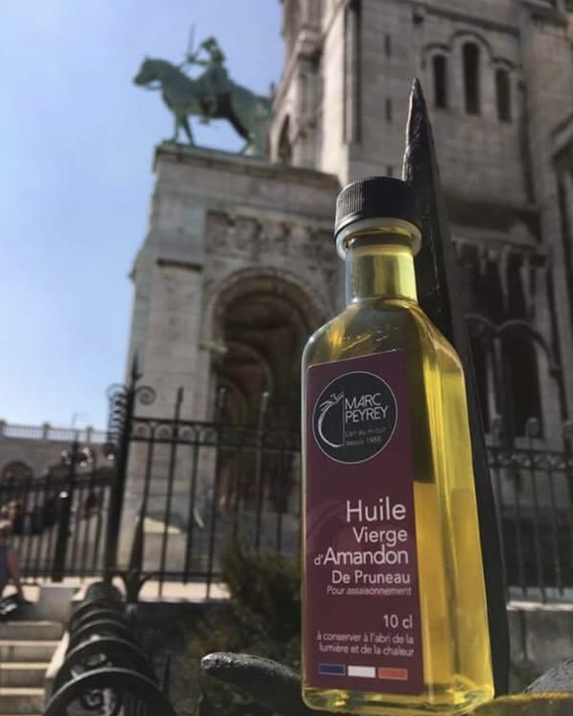 Huile d'amandons de pruneaux ©Delicate et saine facebook