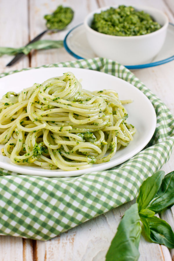 Pâtes au pesto ©De MariaKovaleva shutterstock