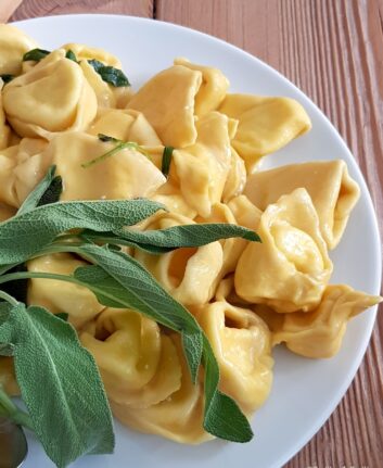 Tortelloni au Parmesan, Ricotta et beurre de sauge