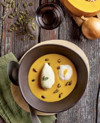 Velouté de potiron, oeuf poché et Chaource