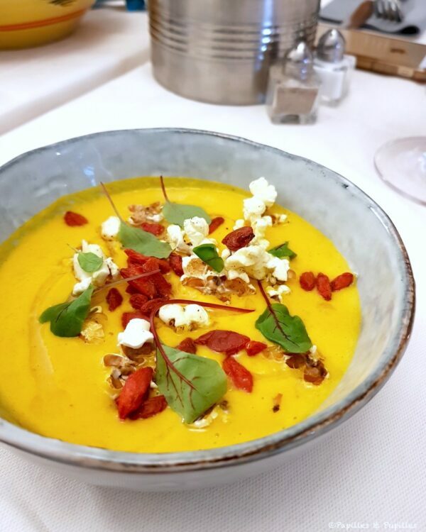 Crémeux de carottes, popcorn légèrement épicé, baies de goji