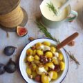 Gnocchi à poêler au romarin, crème de Parmesan, figues et noix
