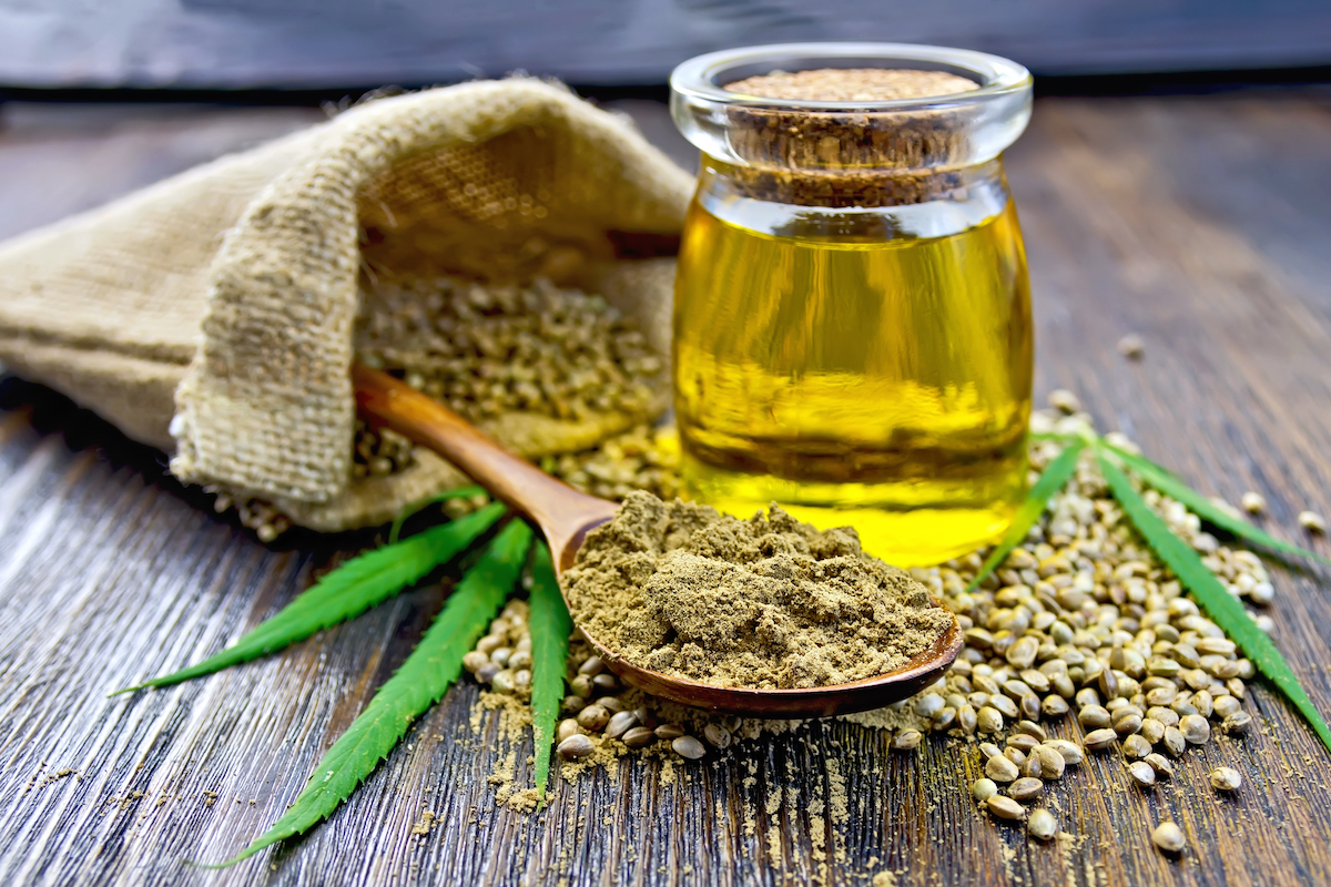 Huile farine graine de chanvre ©kostrez shutterstock