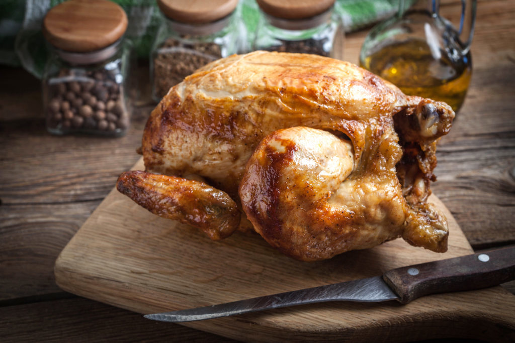 Comment cuire un poulet rôti au four : la recette inratable