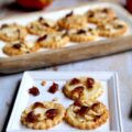Tartelettes faciles aux poires, dattes et pignons de pins