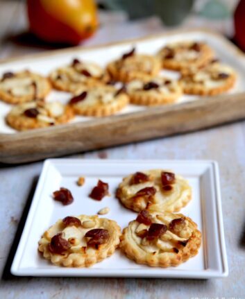Tartelettes faciles aux poires, dattes et pignons de pins