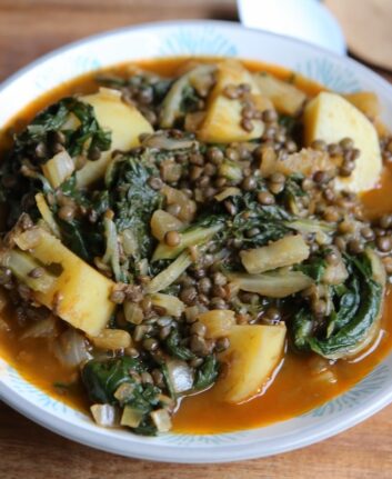 Soupe hivernale aux lentilles, blettes et pommes de terre