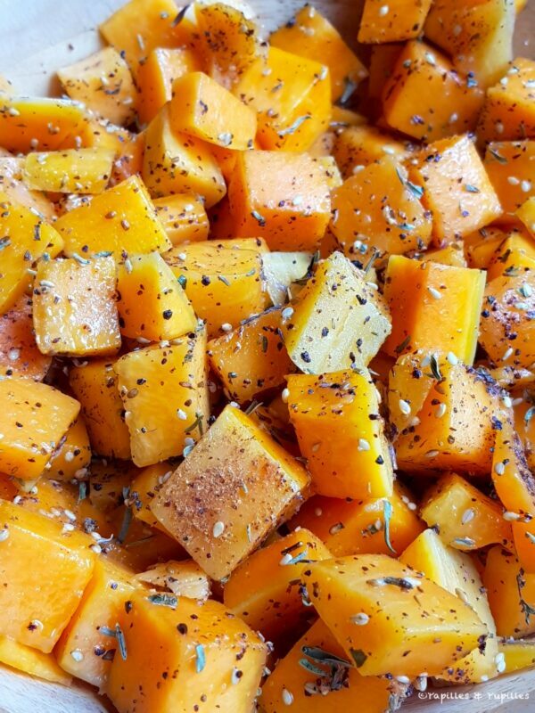 Cubes de butternut assaisonnés - avant cuisson