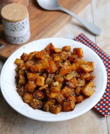 Dés de butternut rôtis au four au Zaatar