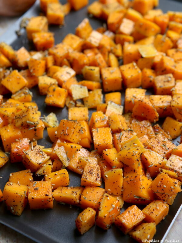 Dés de butternut sur plaque