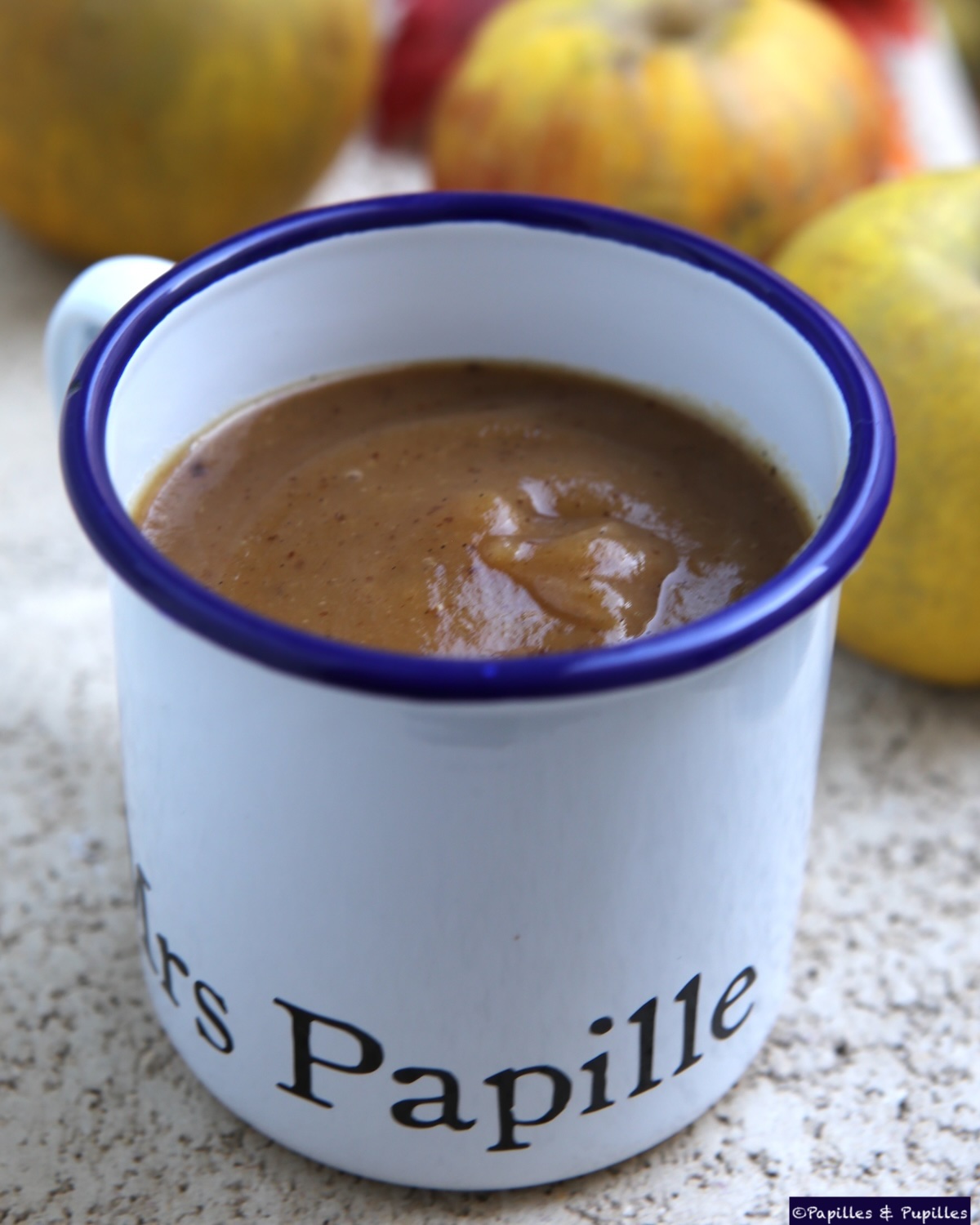 Compote de pommes aux pruneaux, à la vanille et à l'orange